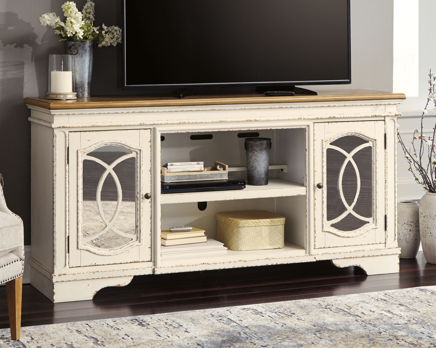 Realyn - TV Stand - Image 8