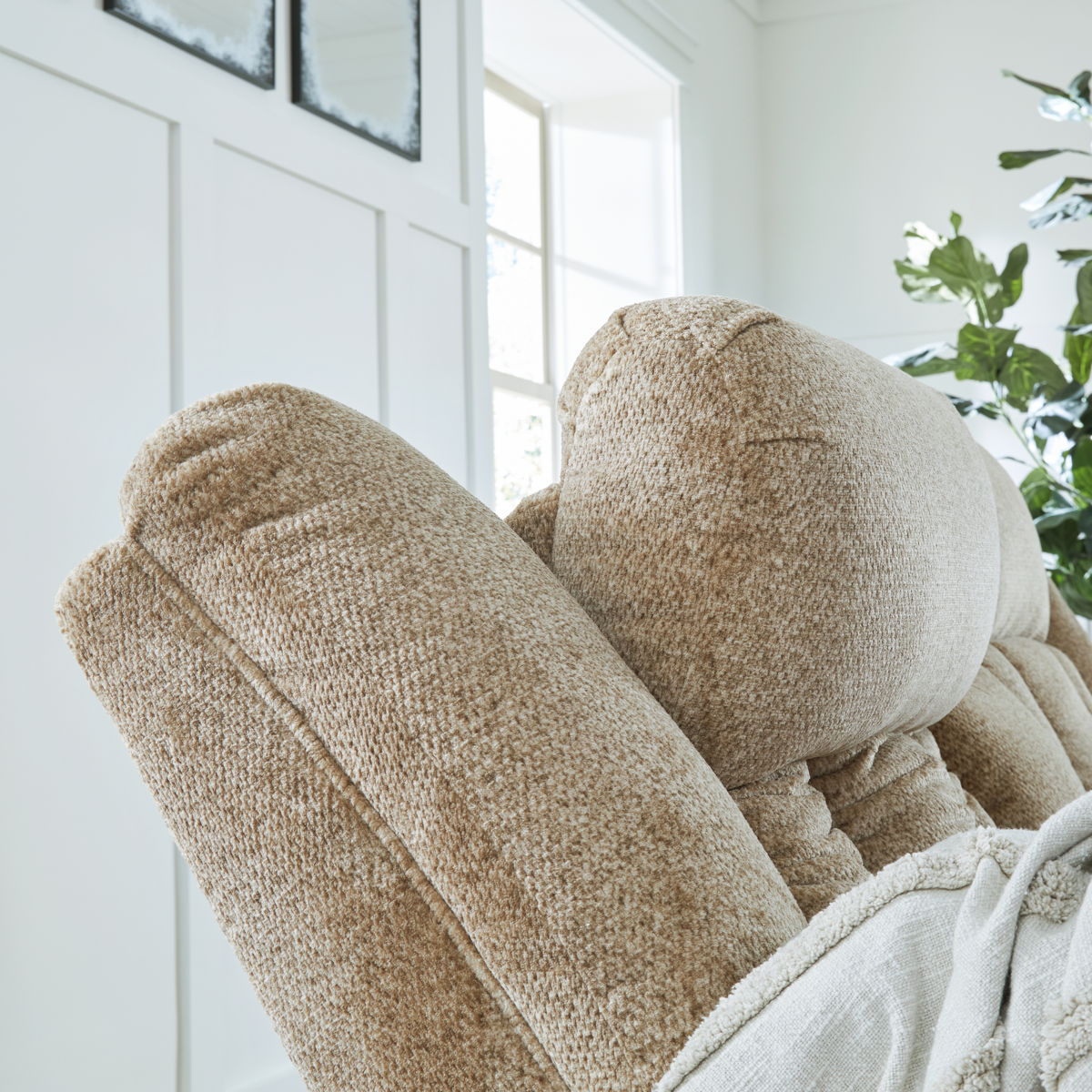 Tip-Off - Power Recliner With Adj Headrest - Image 6