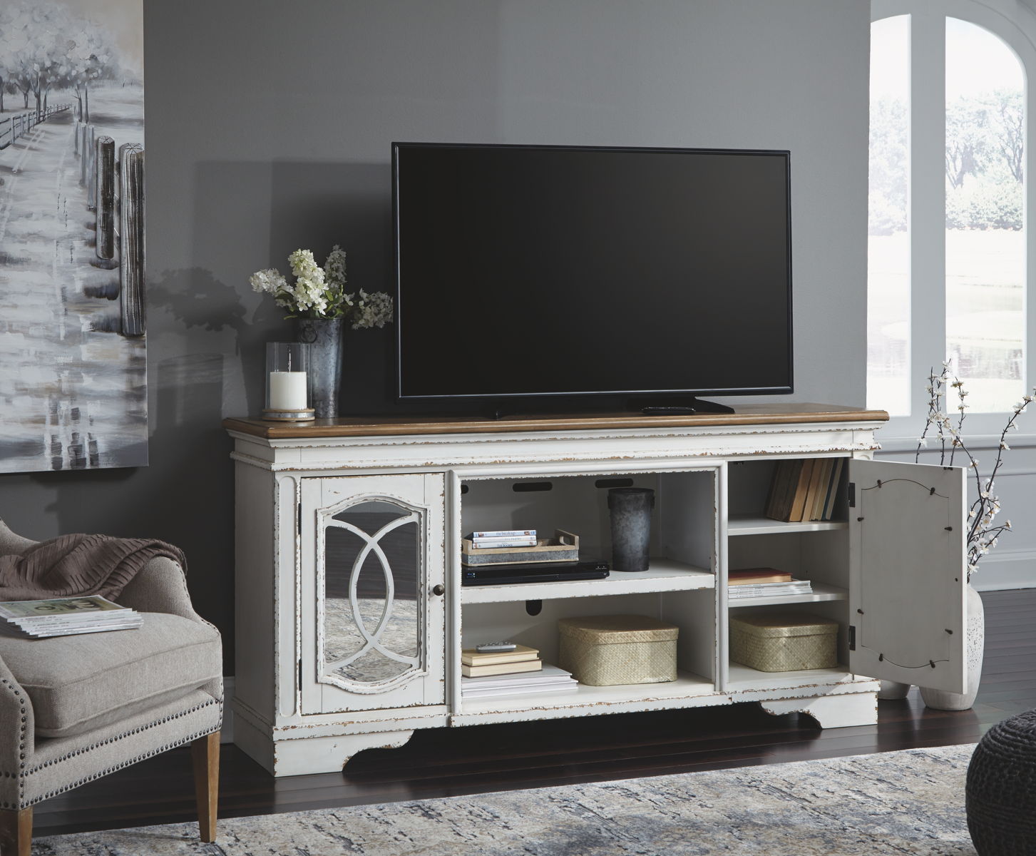 Realyn - TV Stand - Image 3