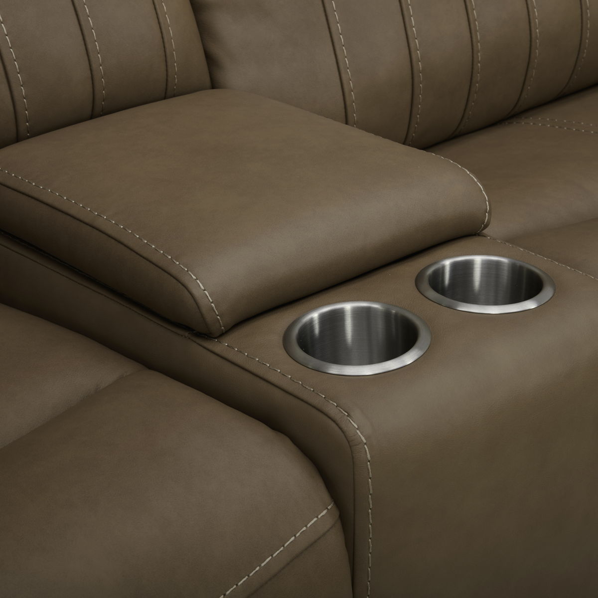 Bennett - Loveseat With Console P2 & ZG - Butternut - Image 4