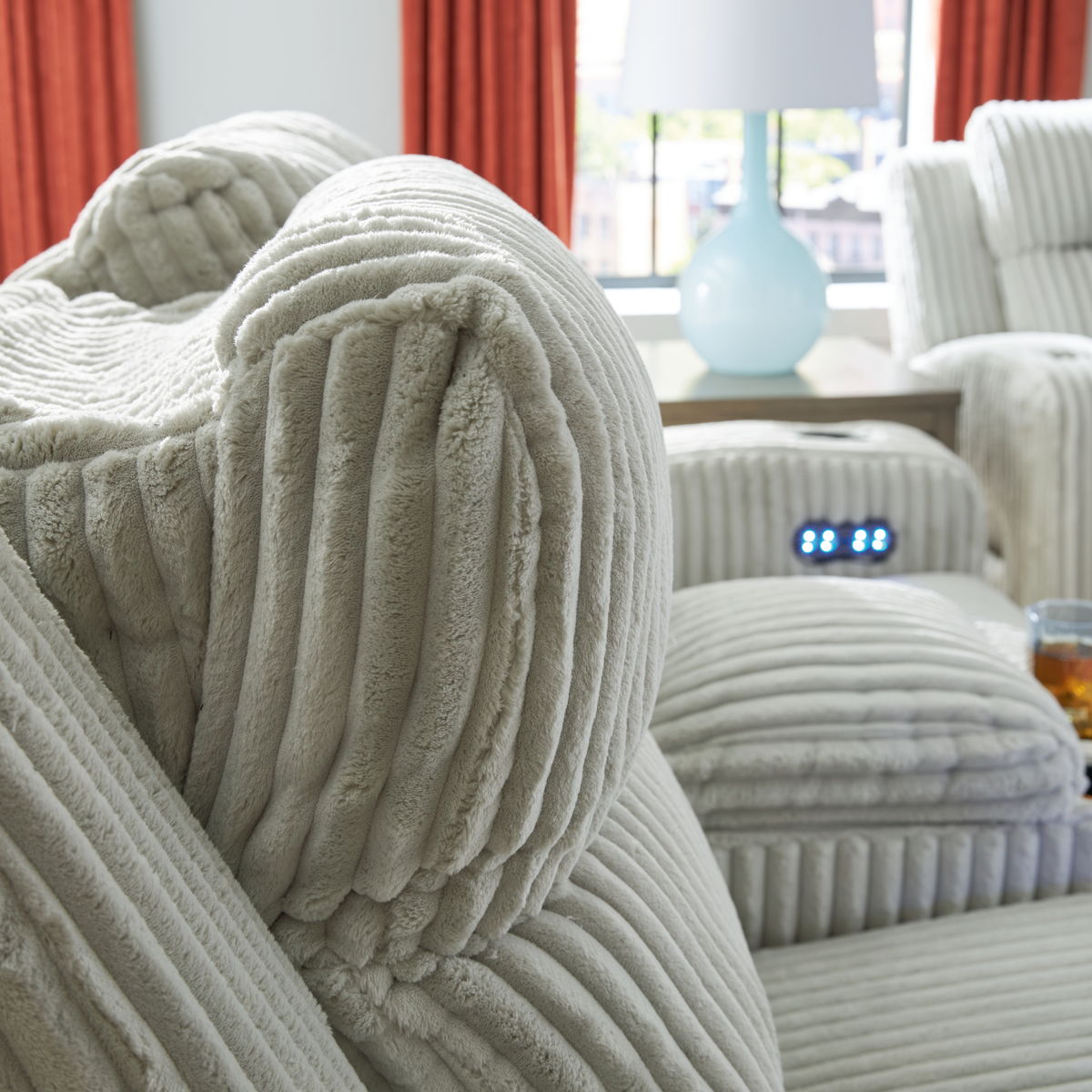 Forest Lake - Power Reclining Loveseat With Console / Adj Headrest - Image 18