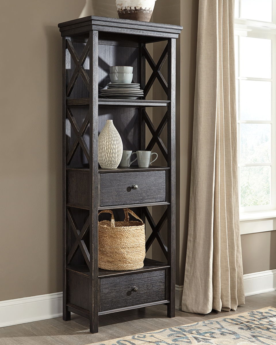 Tyler Creek - Display Cabinet - Image 5
