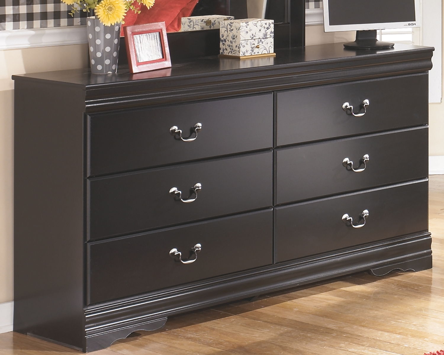 Huey Vineyard - Six Drawer Dresser - Black - Image 2