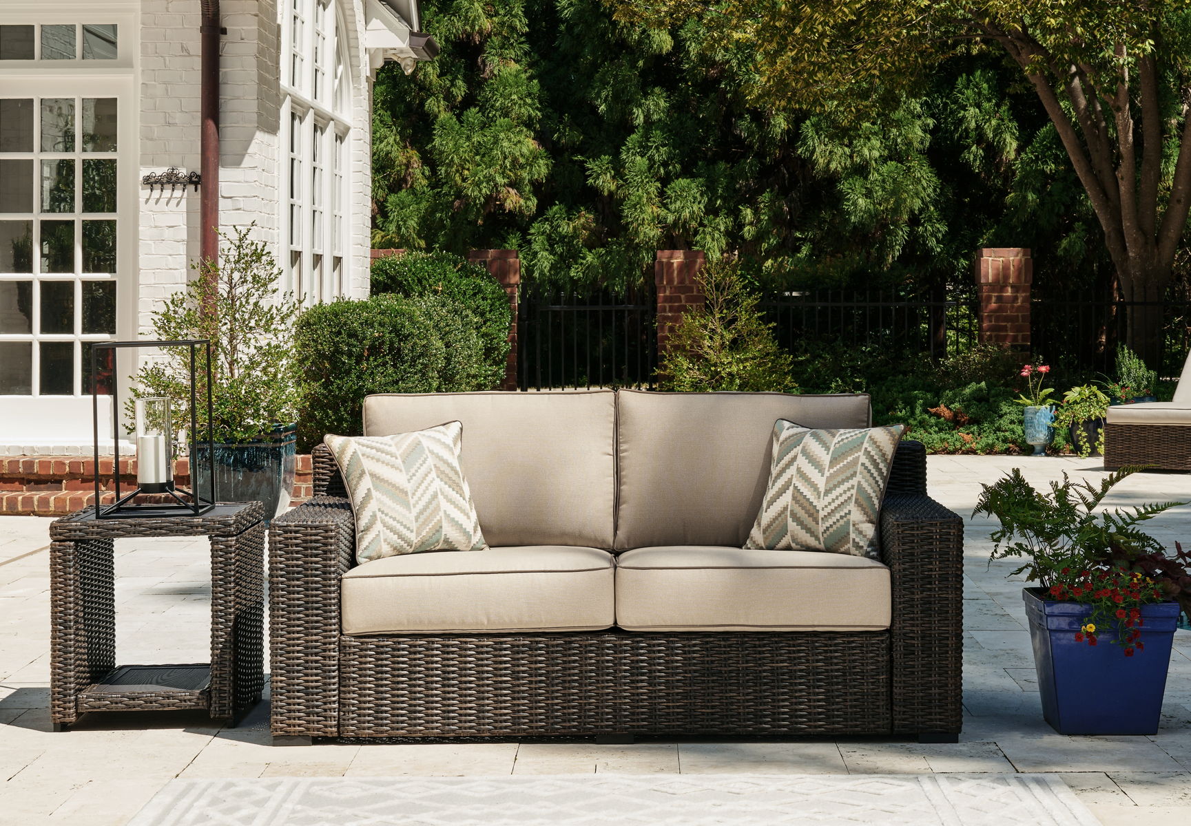 Coastline Bay - Loveseat W/Cushion - Brown - Image 7