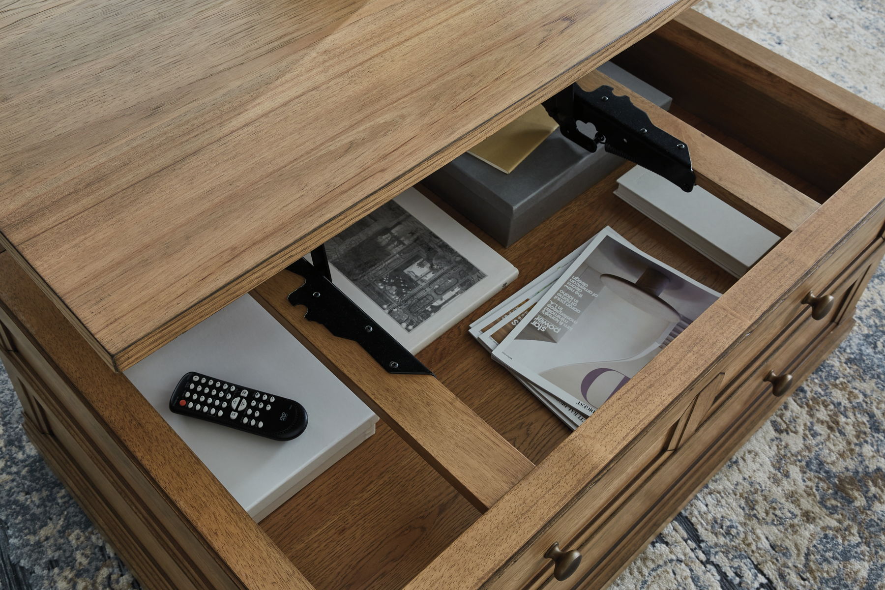 Sharlance - Lift Top Cocktail Table - Light Brown - Image 3