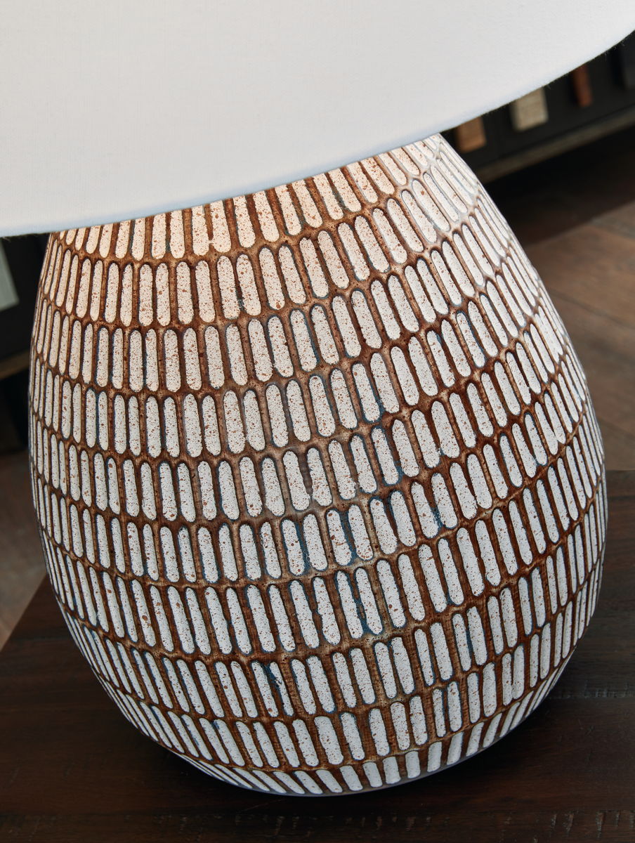 Darrich - Metal Table Lamp - Beige / White - Image 2