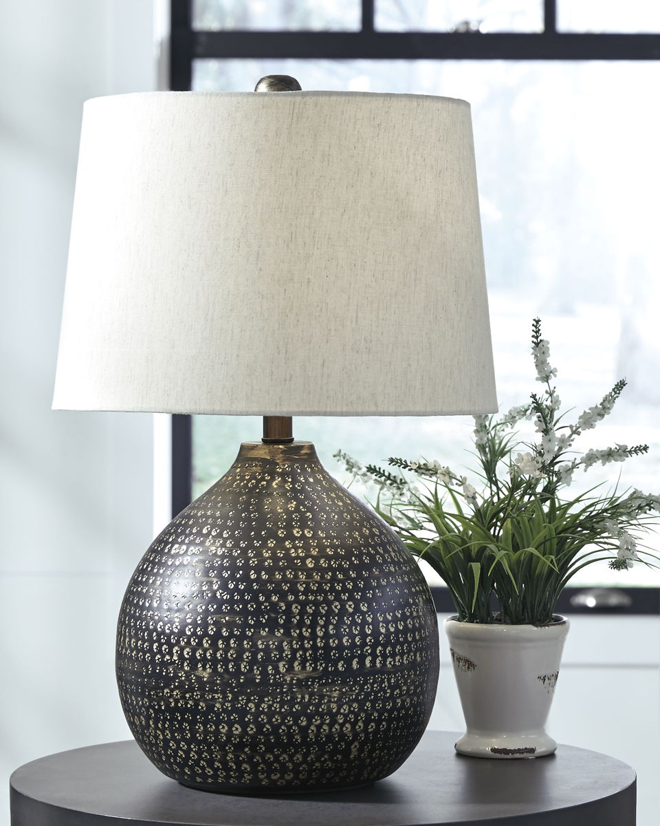 Maire - Metal Table Lamp - Black / Gold Finish - Image 2