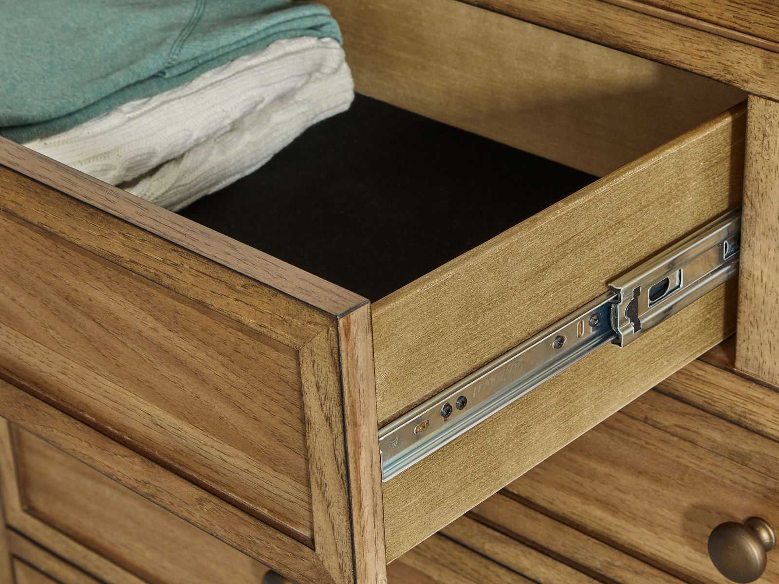 Sharlance - Dresser - Image 2