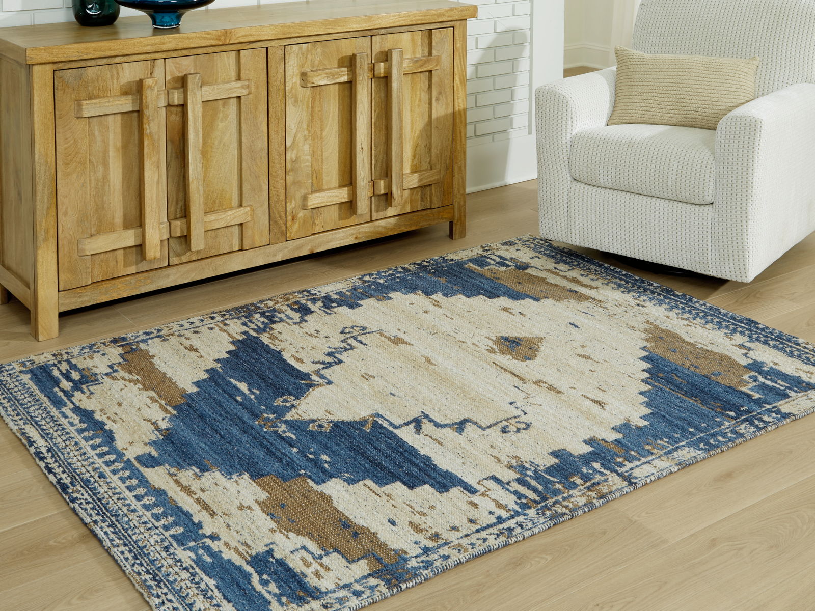 Varnler - Rug - Image 3