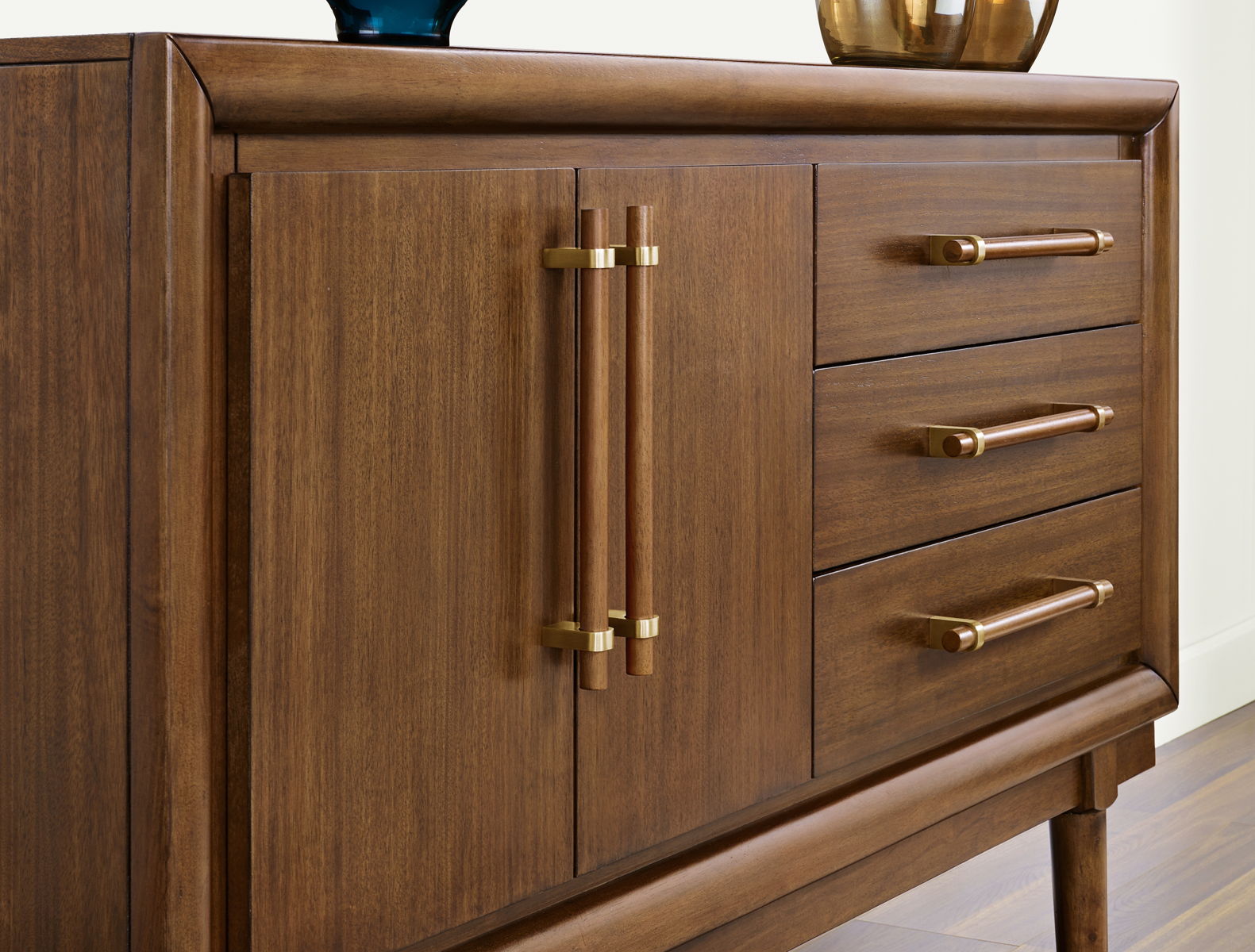 Lyncott - Dining Room Server - Brown - Image 5
