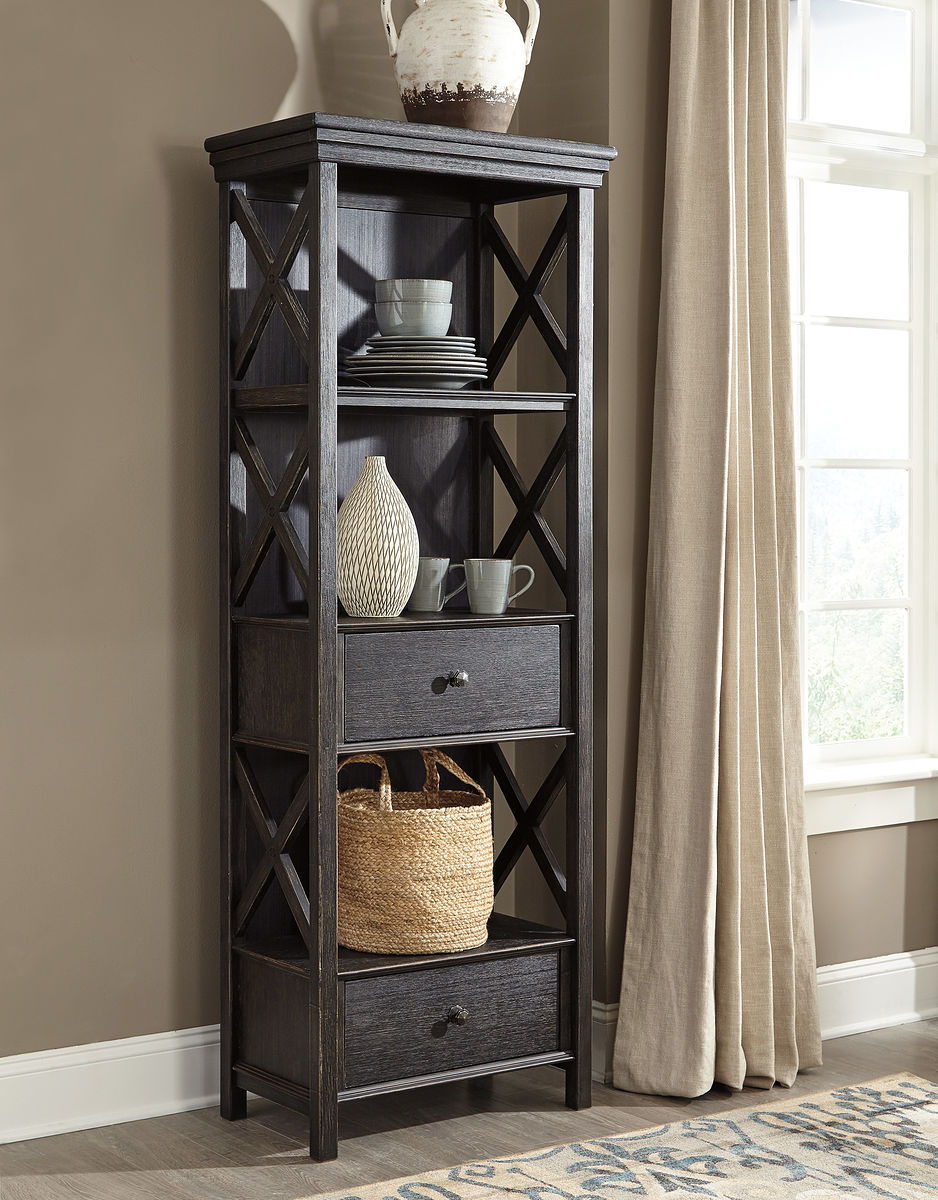 Tyler Creek - Display Cabinet - Image 4