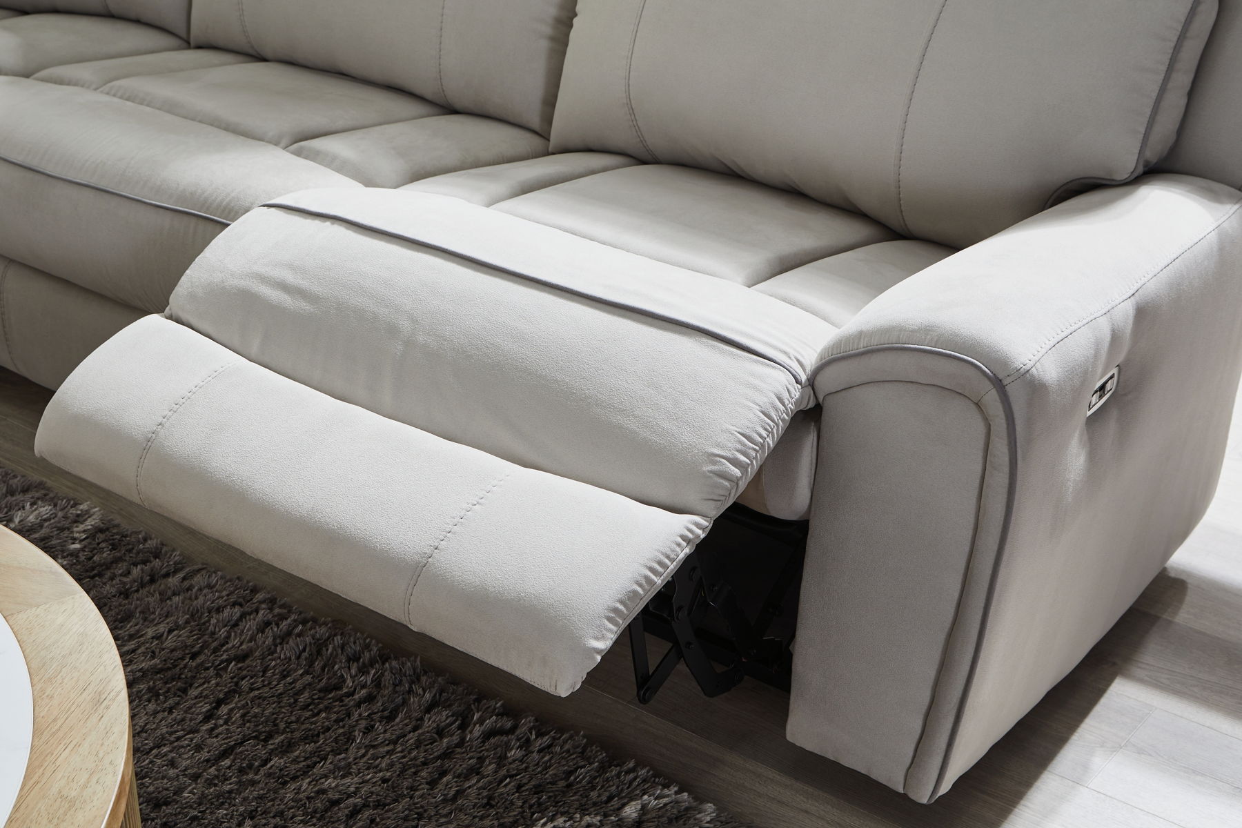 Social Pointe - Reclining Sectional - Image 5