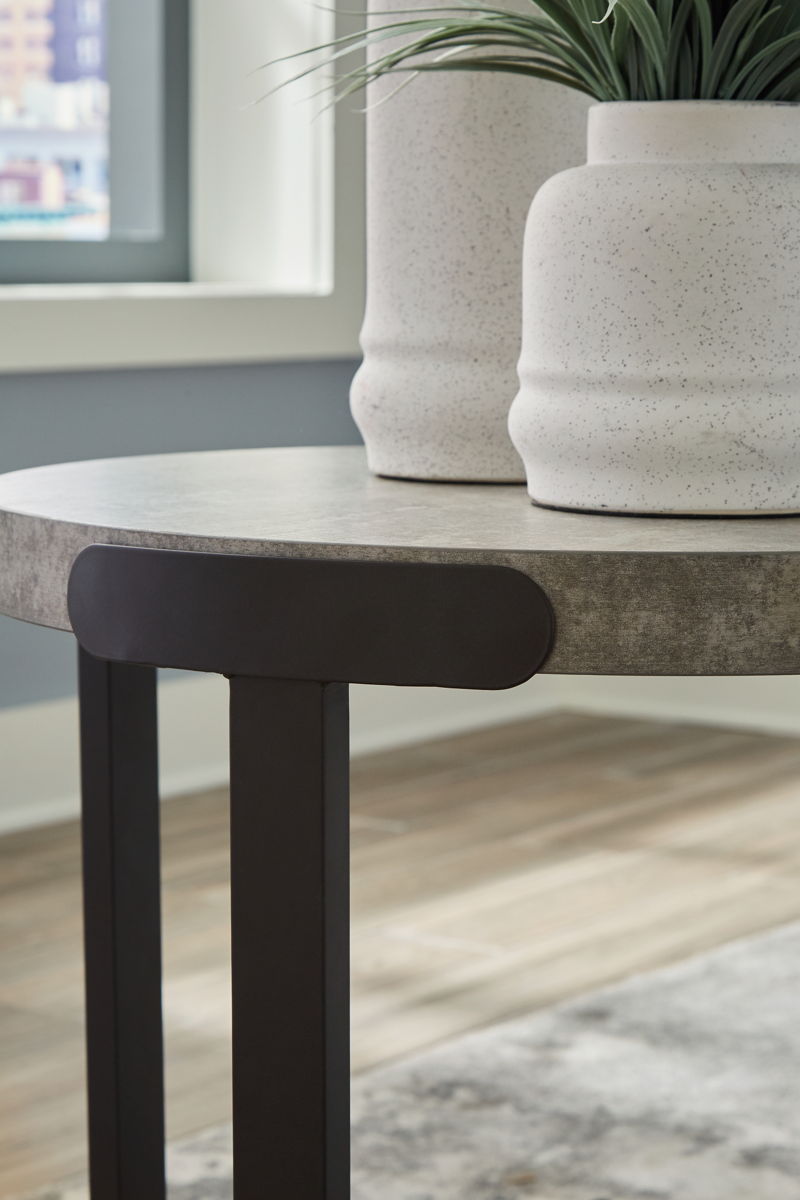 Darthurst - Occasional Table Set (Set of 3) - Light Brown - Image 4