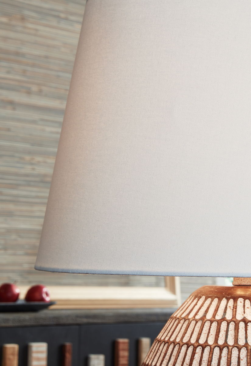 Darrich - Metal Table Lamp - Beige / White - Image 5