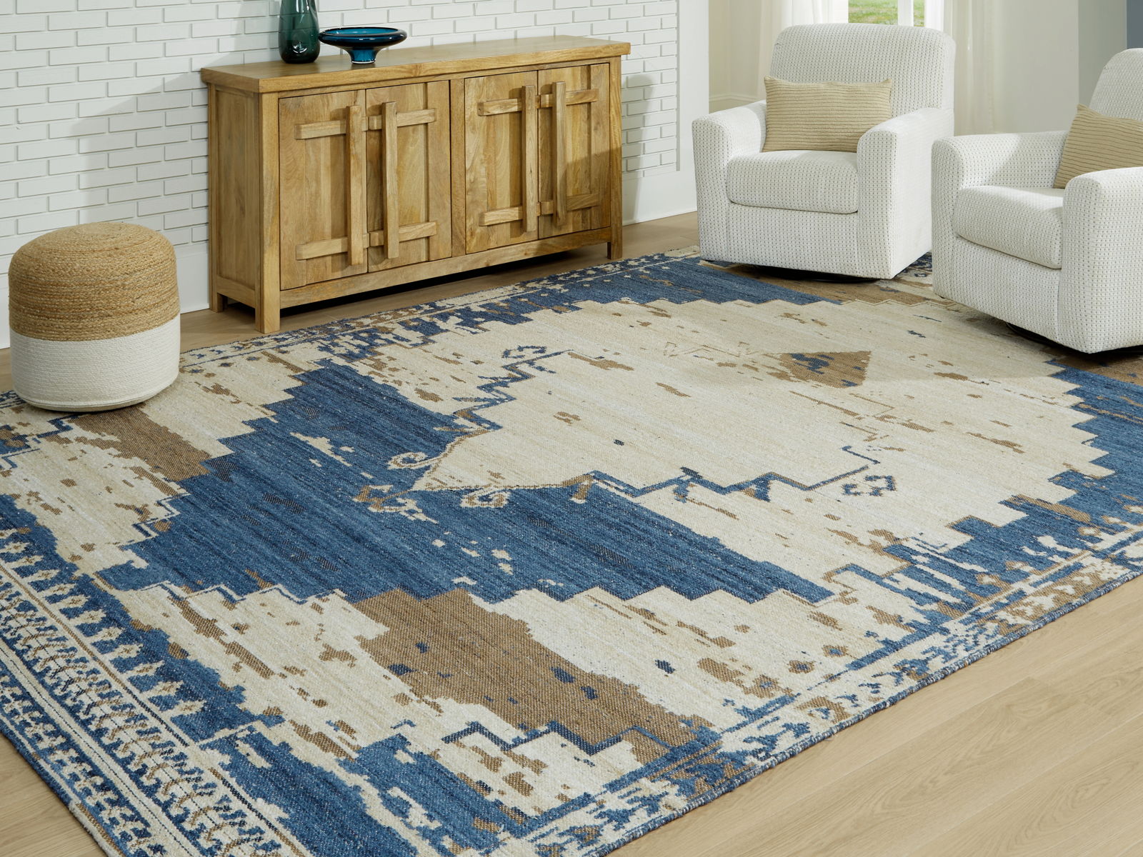 Varnler - Rug - Image 5