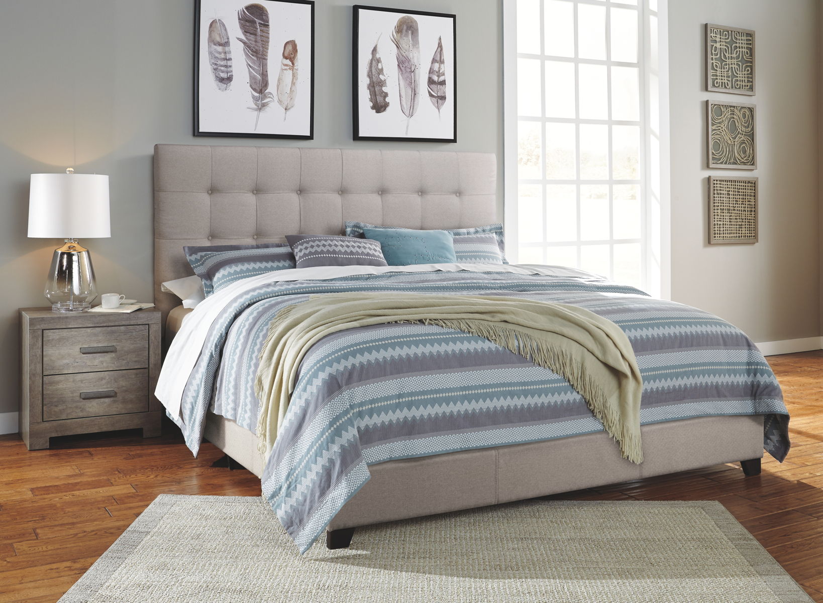 Dolante - Upholstered Bed - Image 2