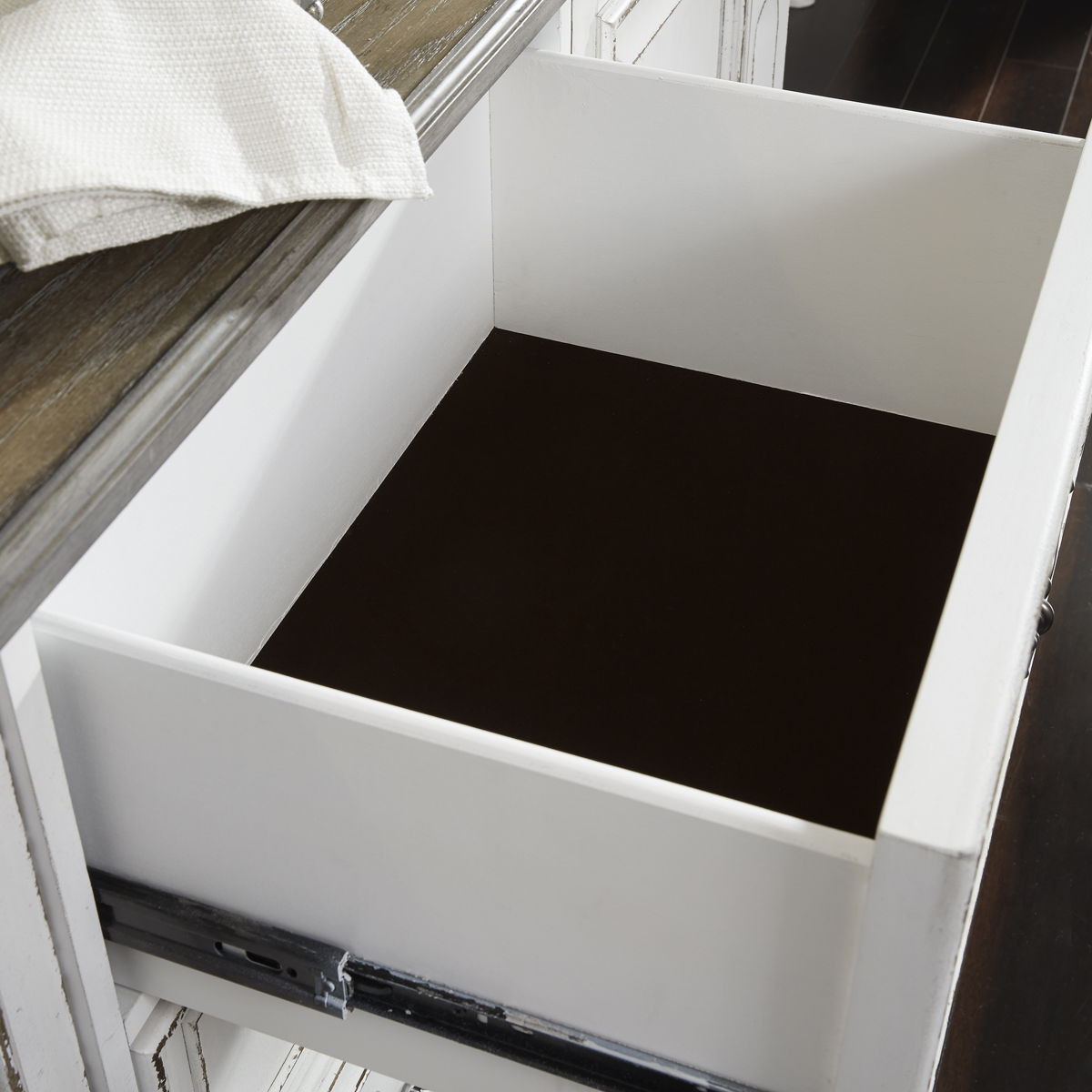 Abbey Park - Buffet - Antique White - Image 4