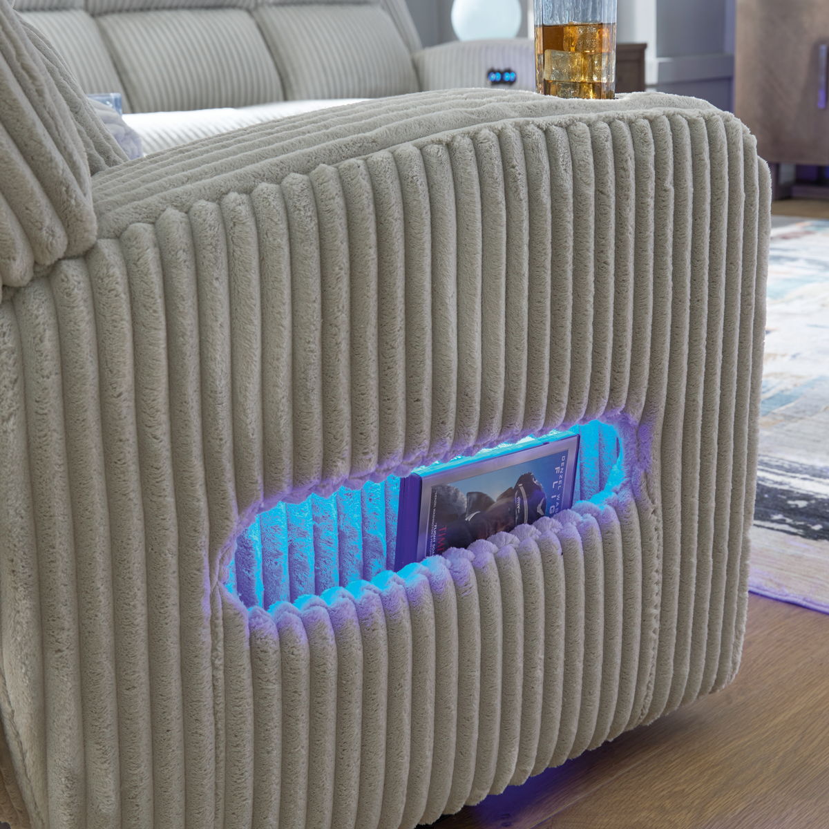 Forest Lake - Power Reclining Loveseat With Console / Adj Headrest - Image 12